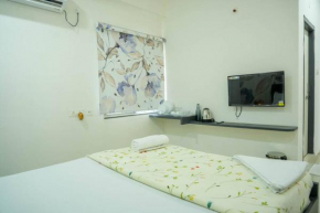 A/C room with Queen Bed Gachibowli